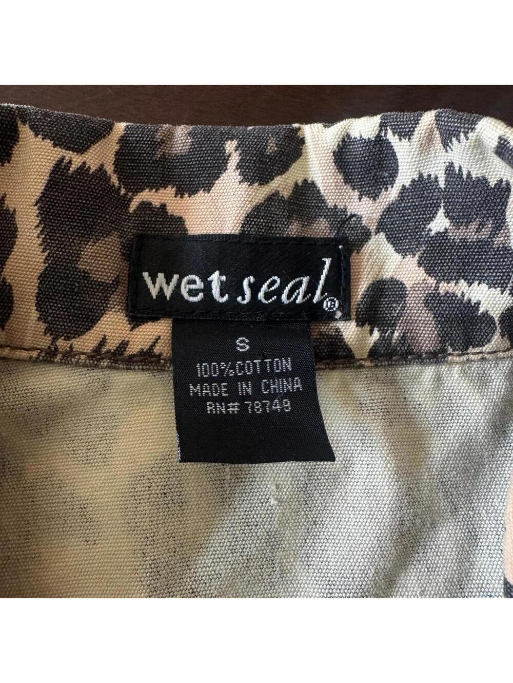 Wet Seal Leopard Print Cropped Denim 100% Cotton Jacket, Small, 16” ptp - Picture 3 of 4